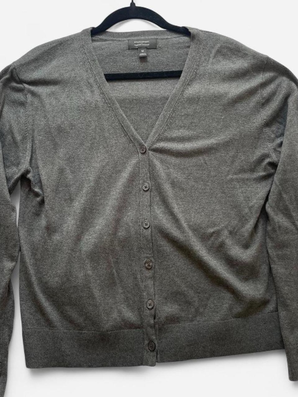 Banana Republic Classic Women's Gray V-Neck Button Cardigan Sweater size M